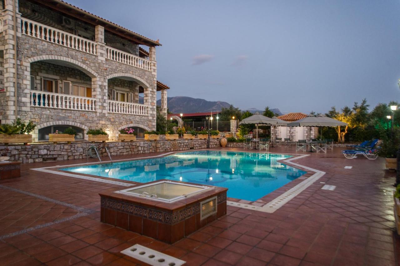 Amalia Apartments Stoupa Luaran gambar